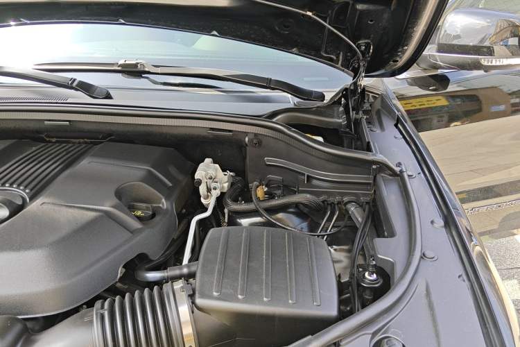 Used Jeep Grand Cherokee 2017 3.0L Elite Navigation Edition Engine Bay Left