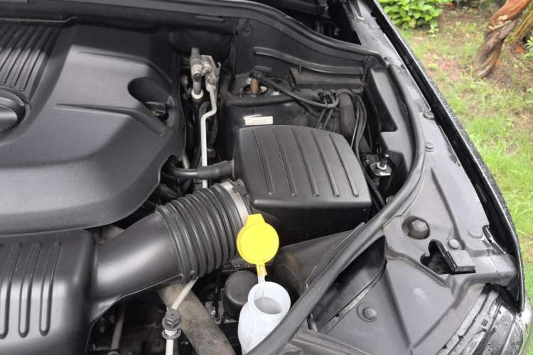 Used Jeep Grand Cherokee 2017 3.0L Elite Navigation Edition Engine Bay Left