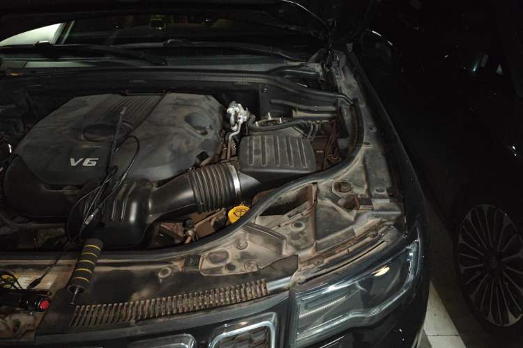 Used Jeep Grand Cherokee 2017 3.0L Comfort Navigation Edition Engine Bay Left
