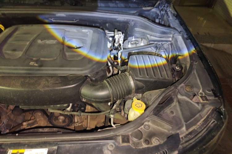 Used Jeep Grand Cherokee 2017 3.6L Elite Navigation Edition Engine Bay Left