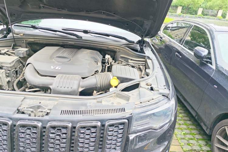 Used Jeep Grand Cherokee 2017 3.0L Elite Navigation Edition Engine Bay Left