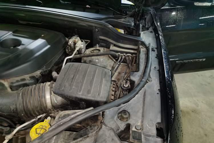Used Jeep Grand Cherokee 2017 3.6L Luxury Navigation Edition Engine Bay Left