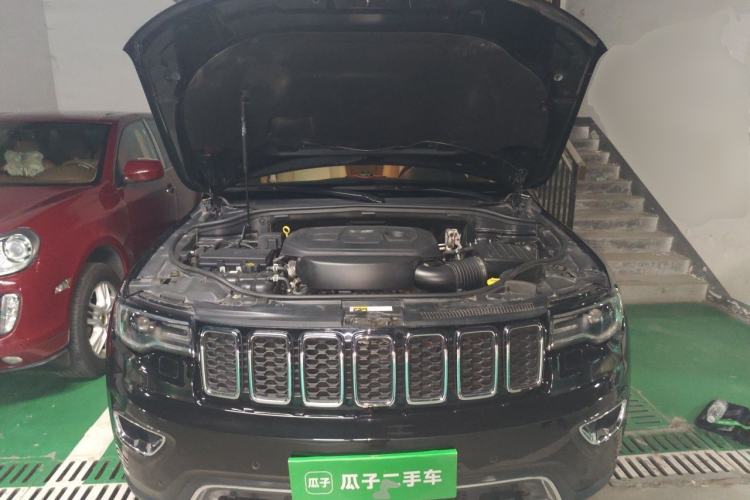 Used Jeep Grand Cherokee 2017 3.0L Comfort Navigation Edition Engine Bay