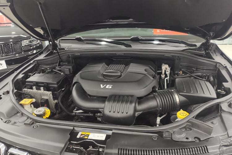 Used Jeep Grand Cherokee 2017 3.0L Elite Navigation Edition Engine Bay
