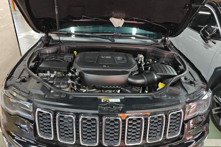 Used Jeep Grand Cherokee 2017 3.6L Elite Navigation Edition Engine Bay