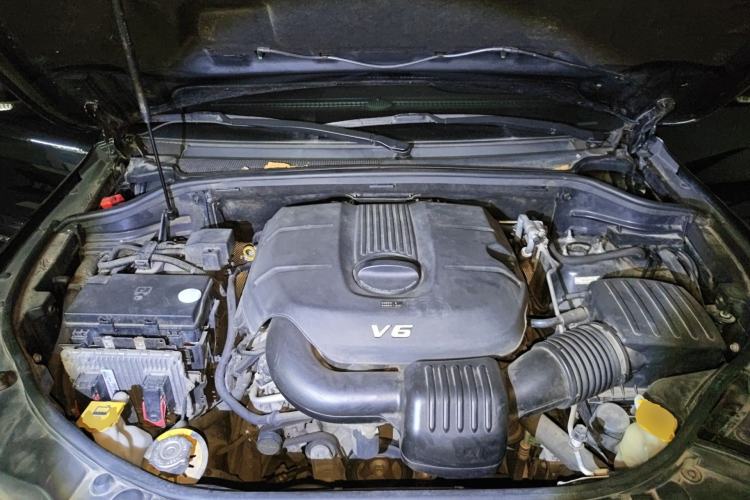 Used Jeep Grand Cherokee 2017 3.0L Comfort Navigation Edition Engine Bay