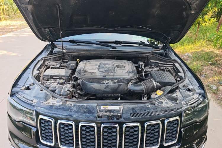 Used Jeep Grand Cherokee 2017 3.6L Elite Navigation Edition Engine Bay