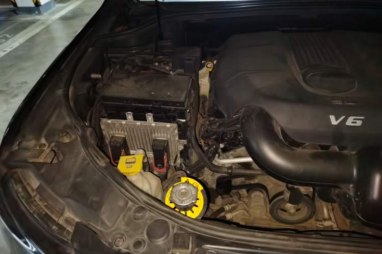 Used Jeep Grand Cherokee 2017 3.0L Elite Navigation Edition Engine Bay Right