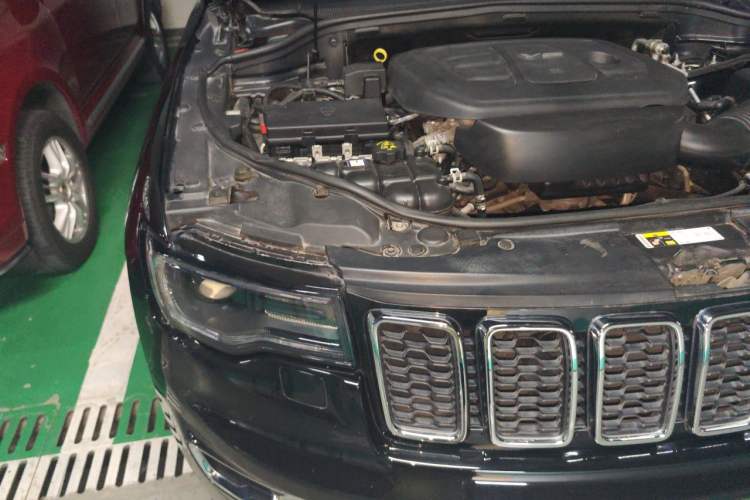 Used Jeep Grand Cherokee 2017 3.0L Comfort Navigation Edition Engine Bay Right