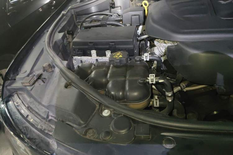 Used Jeep Grand Cherokee 2017 3.6L Elite Navigation Edition Engine Bay Right