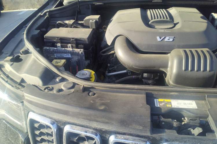 Used Jeep Grand Cherokee 2017 3.0L Comfort Navigation Edition Engine Bay Right