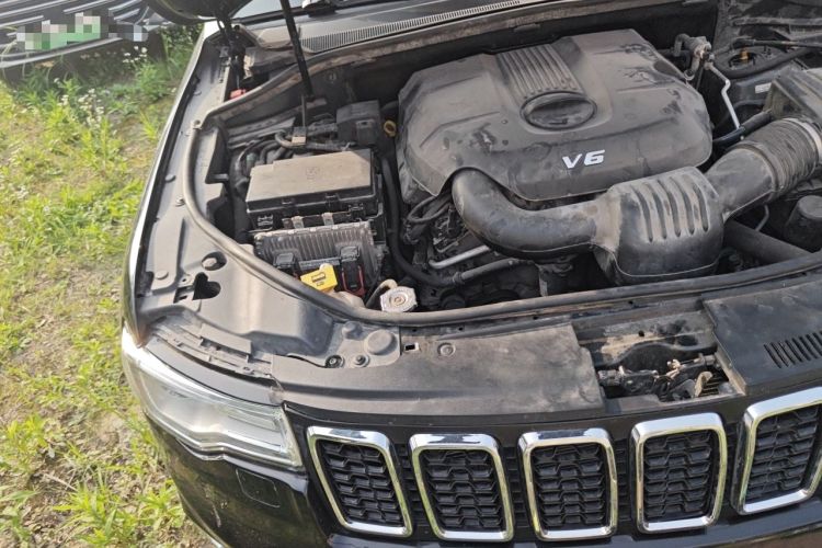 Used Jeep Grand Cherokee 2017 3.0L Elite Navigation Edition Engine Bay Right
