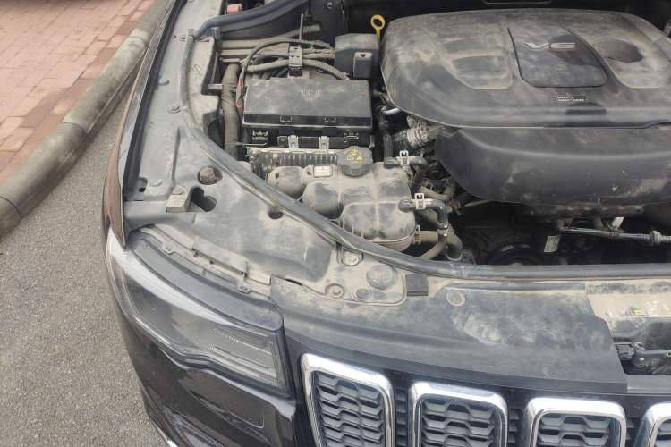 Used Jeep Grand Cherokee 2017 3.6L Elite Navigation Edition Engine Bay Right