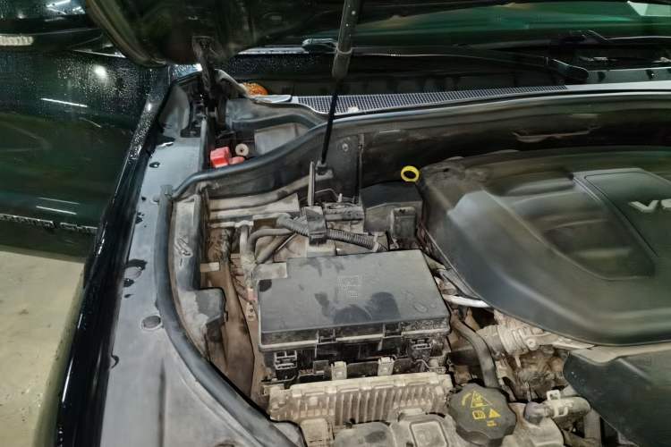 Used Jeep Grand Cherokee 2017 3.6L Luxury Navigation Edition Engine Bay Right