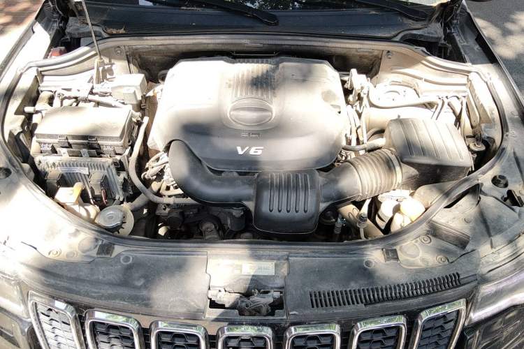 Used Jeep Grand Cherokee 2017 3.0L Comfort Navigation Edition Engine Bay