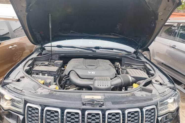 Used Jeep Grand Cherokee 2017 3.0L Comfort Navigation Edition Engine Bay
