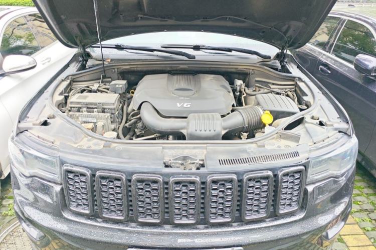 Used Jeep Grand Cherokee 2017 3.0L Elite Navigation Edition Engine Bay