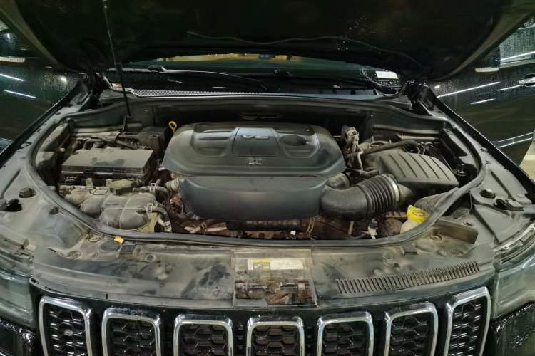 Used Jeep Grand Cherokee 2017 3.6L Luxury Navigation Edition Engine Bay