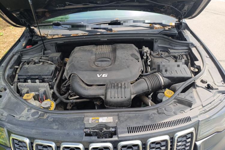 Used Jeep Grand Cherokee 2017 3.0L Elite Navigation Edition Engine Bay