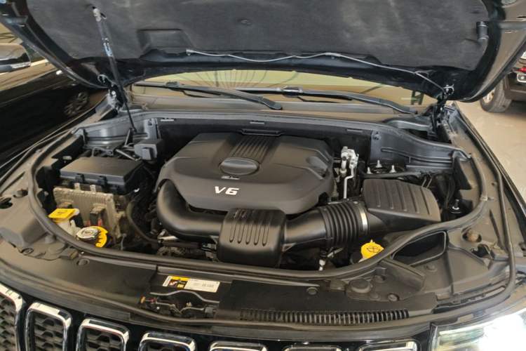 Used Jeep Grand Cherokee 2017 3.0L Comfort Navigation Edition Engine Bay