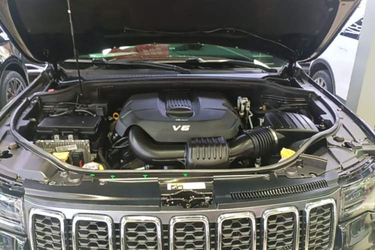 Used Jeep Grand Cherokee 2017 3.0L Elite Navigation Edition Engine Bay