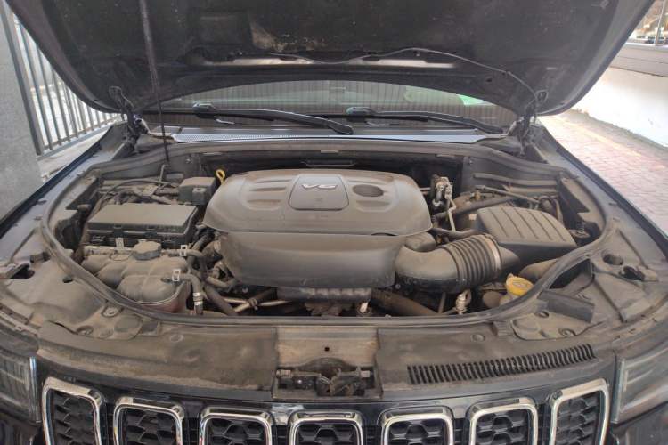 Used Jeep Grand Cherokee 2017 3.6L Elite Navigation Edition Engine Bay