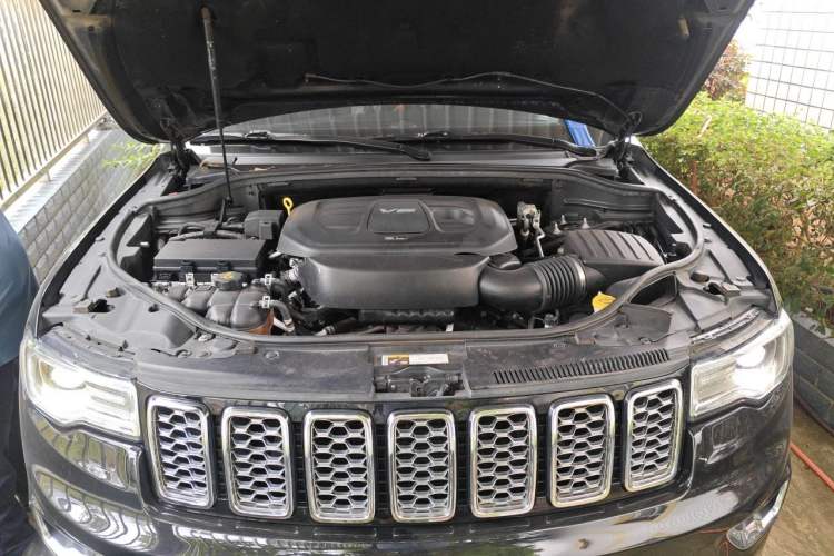 Used Jeep Grand Cherokee 2017 3.6L Luxury Navigation Edition Engine Bay