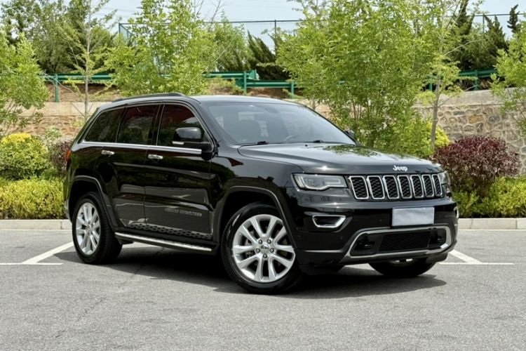 Used Jeep Grand Cherokee 2017 3.0L Comfort Navigation Edition Exterior 2