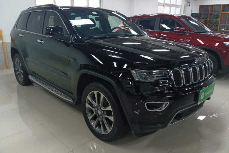 Used Jeep Grand Cherokee 2017 3.0L Comfort Navigation Edition Exterior 2