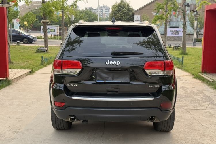 Used Jeep Grand Cherokee 2017 3.0L Comfort Navigation Edition Exterior 2