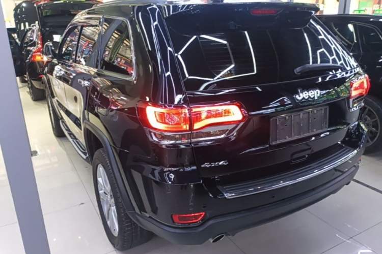 Used Jeep Grand Cherokee 2017 3.0L Elite Navigation Edition Exterior 2