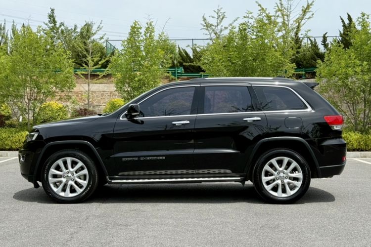 Used Jeep Grand Cherokee 2017 3.0L Comfort Navigation Edition Exterior 3