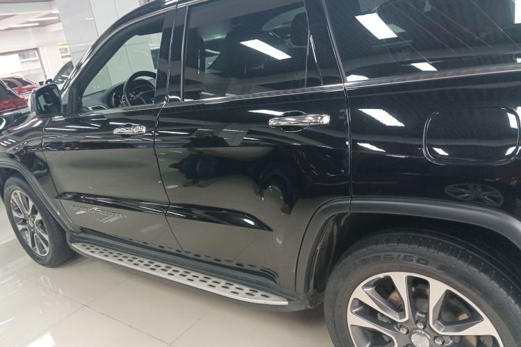 Used Jeep Grand Cherokee 2017 3.0L Comfort Navigation Edition Exterior 3