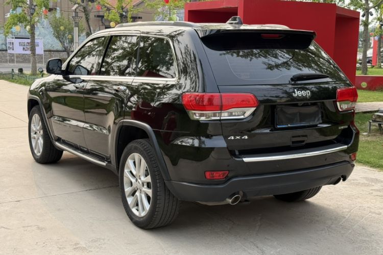 Used Jeep Grand Cherokee 2017 3.0L Comfort Navigation Edition Exterior 3