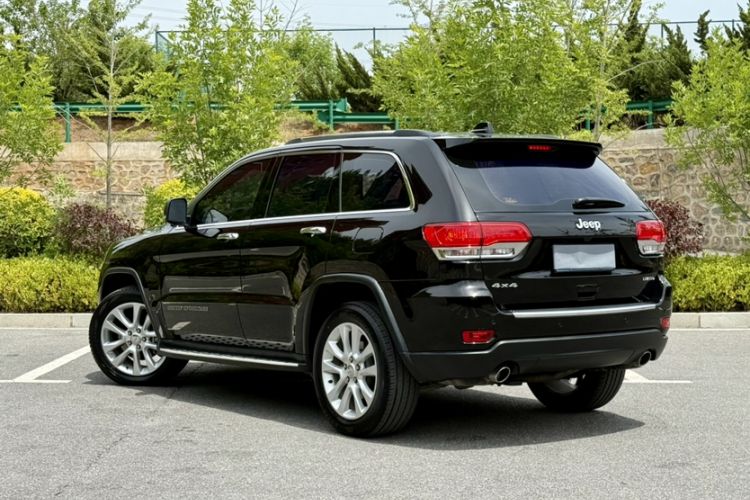 Used Jeep Grand Cherokee 2017 3.0L Comfort Navigation Edition Exterior 4