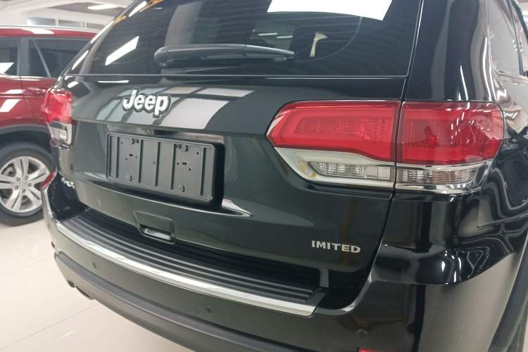 Used Jeep Grand Cherokee 2017 3.0L Comfort Navigation Edition Exterior 4