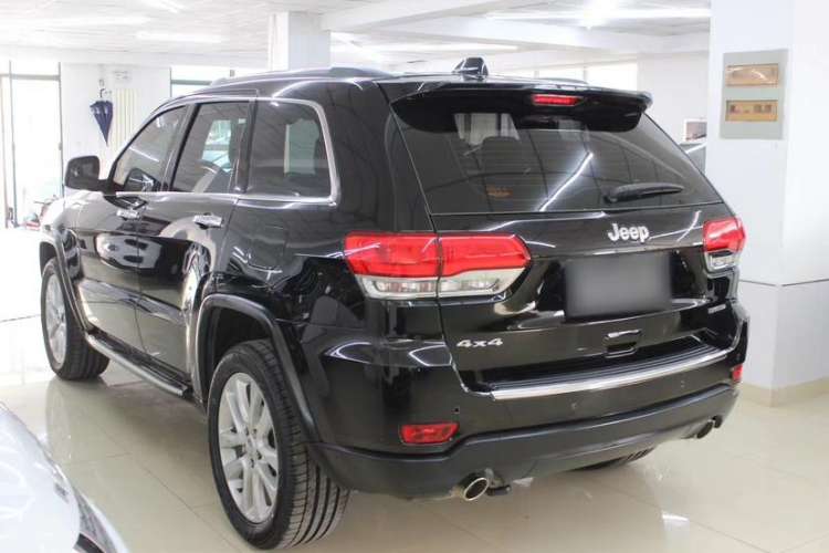 Used Jeep Grand Cherokee 2017 3.0L Comfort Navigation Edition Exterior 5