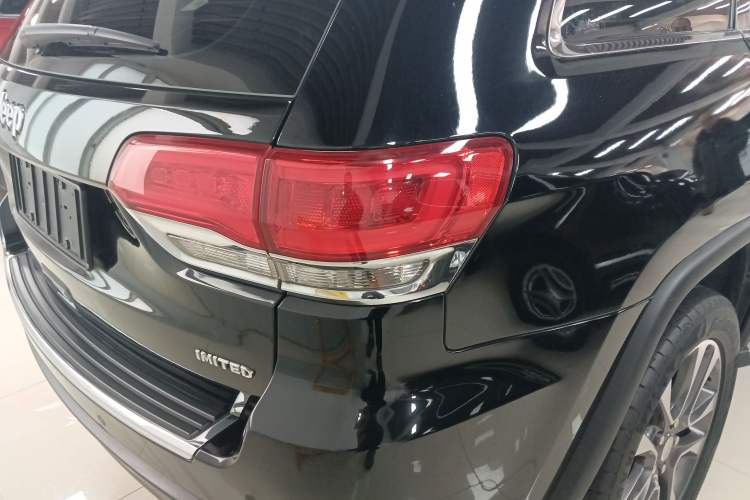 Used Jeep Grand Cherokee 2017 3.0L Comfort Navigation Edition Exterior 6
