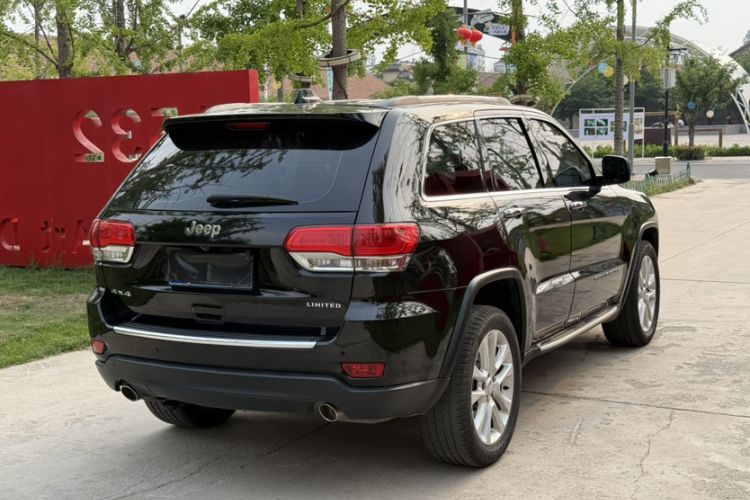 Used Jeep Grand Cherokee 2017 3.0L Comfort Navigation Edition Exterior 6