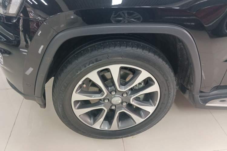 Used Jeep Grand Cherokee 2017 3.0L Comfort Navigation Edition Exterior 7