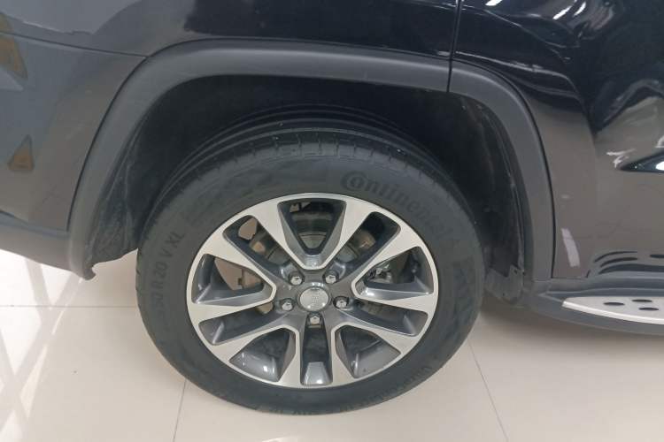 Used Jeep Grand Cherokee 2017 3.0L Comfort Navigation Edition Exterior 8