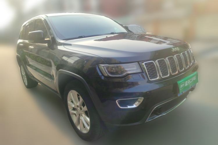 Used Jeep Grand Cherokee 2017 3.6L Luxury Navigation Edition Front Right 45 Deg