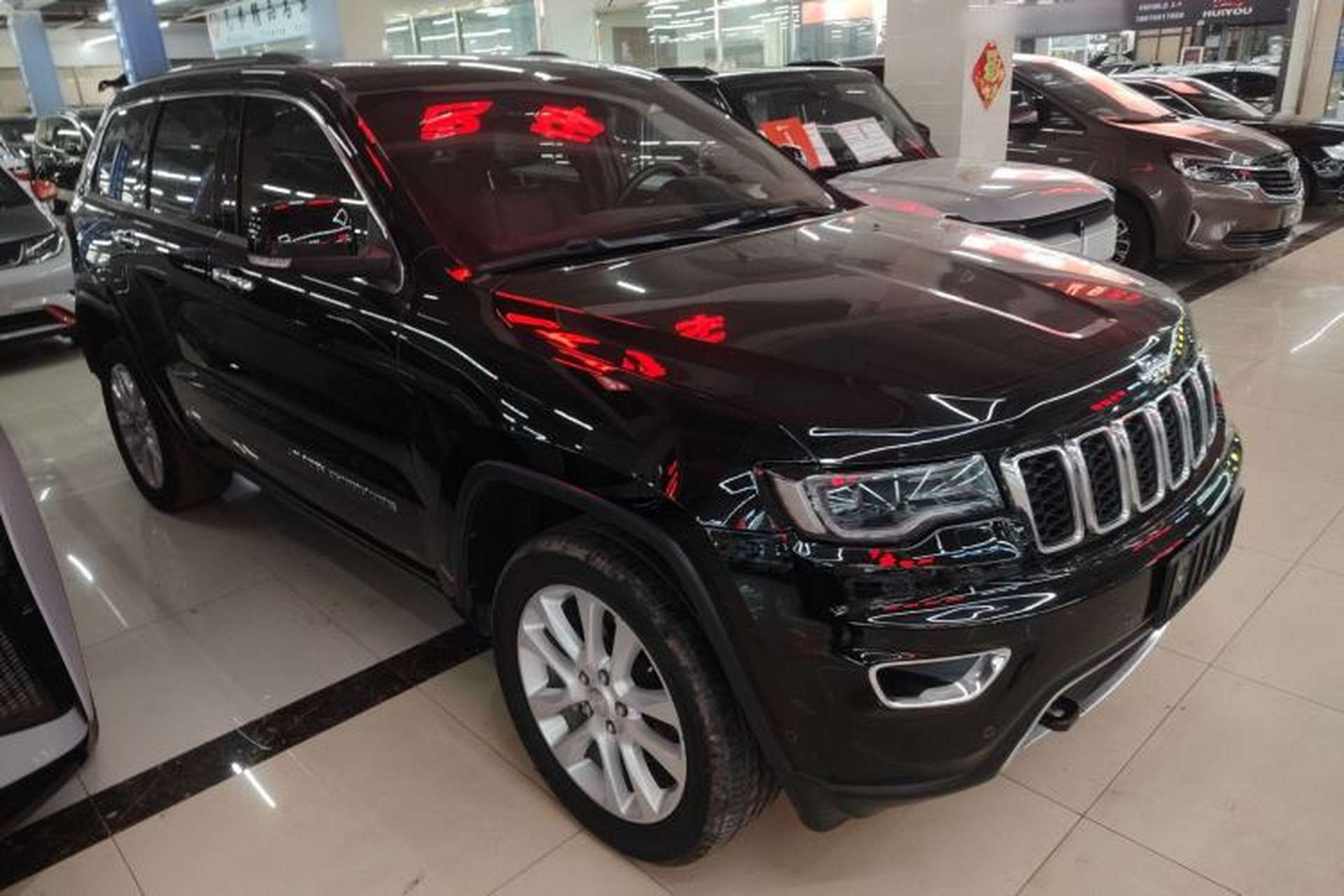 Used Jeep Grand Cherokee 2017 3.0L Comfort Navigation Edition Front Right 45 Deg