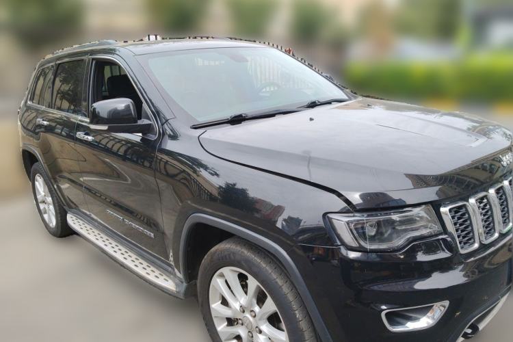 Used Jeep Grand Cherokee 2017 3.0L Comfort Navigation Edition Front Right 45 Deg