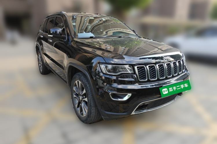 Used Jeep Grand Cherokee 2017 3.0L Comfort Navigation Edition Front Right 45 Deg