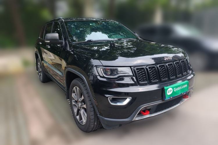 Used Jeep Grand Cherokee 2017 3.0L Comfort Navigation Edition Front Right 45 Deg
