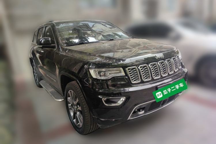 Used Jeep Grand Cherokee 2017 3.6L Luxury Navigation Edition Front Right 45 Deg