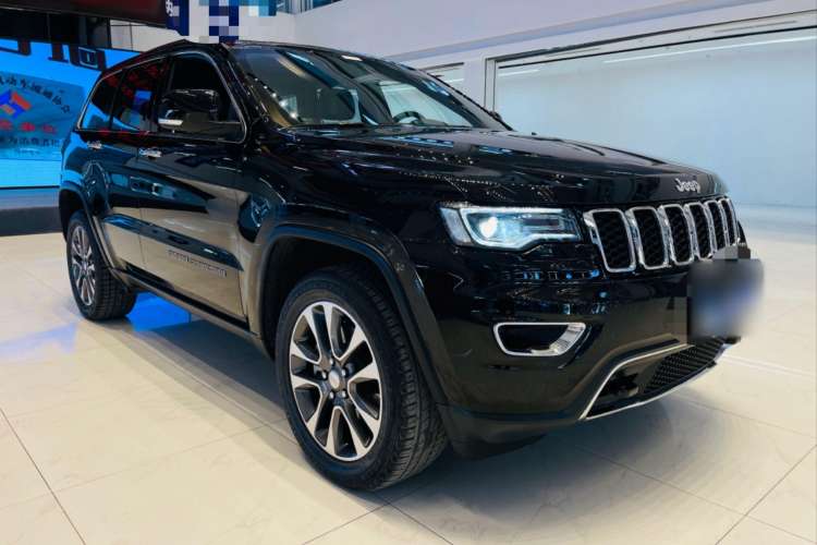 Used Jeep Grand Cherokee 2017 3.0L Comfort Navigation Edition Front Right 45 Deg