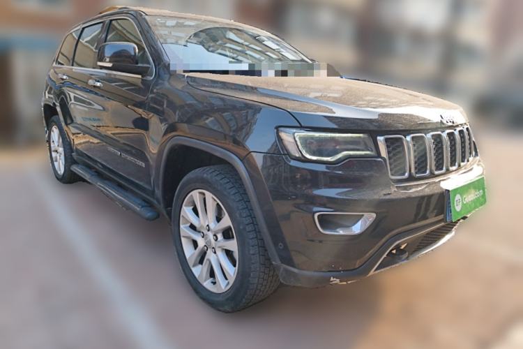 Used Jeep Grand Cherokee 2017 3.6L Elite Navigation Edition Front Right 45 Deg