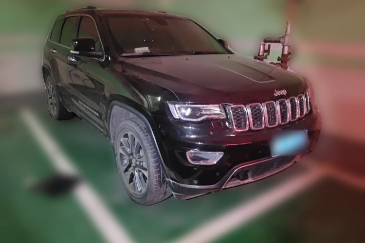 Used Jeep Grand Cherokee 2017 3.0L Comfort Navigation Edition Front Right 45 Deg